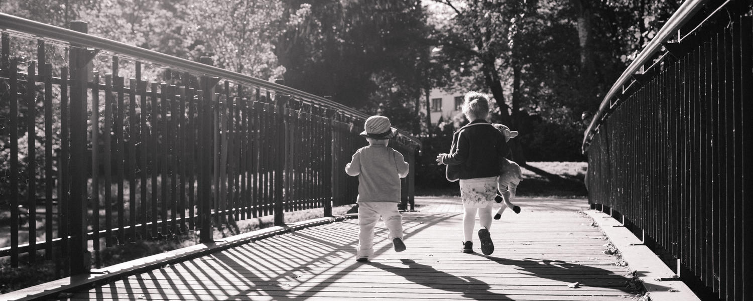 Children on bridge